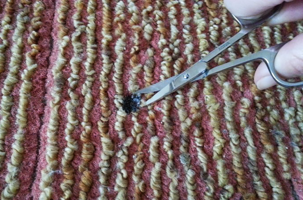 برداشتن لکه سوختگی با قیچی