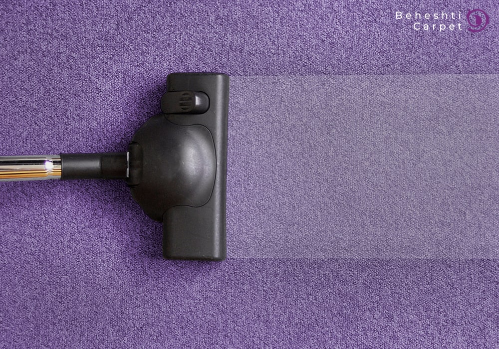 کشیدن جاروبرقی منظم روی فرش، یکی از راه های رفع پرز فرش می باشد.