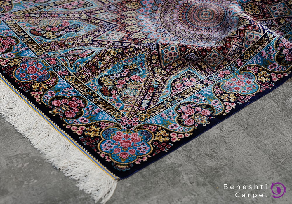 کیسی فرش روی فرش های ابریشمی