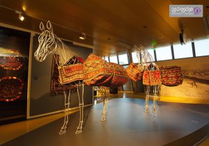 فرش های روی خورجین اسب در موزه فرش