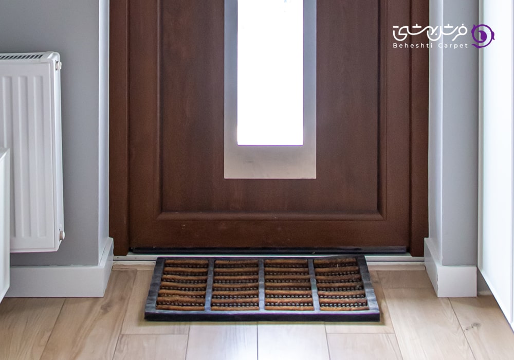 استفاده از پادری جلوی درب خانه