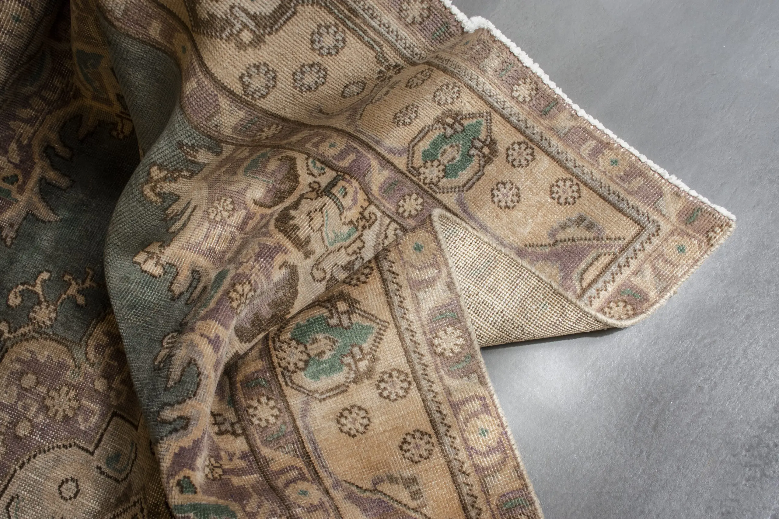 فرش شاخص دستباف