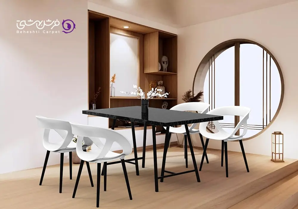 دکوراسیونی از خانه که زیر میز ناهارخوری فرش ندارد.