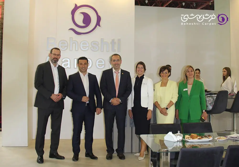 عکس دسته جمعی آقای محمد بهشتی با دیگر اعضای نمایشگاه دموتکس ترکیه