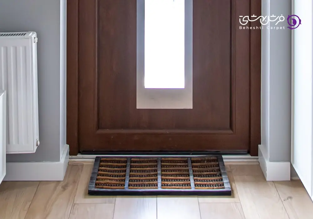 استفاده از پادری جلوی درب خانه