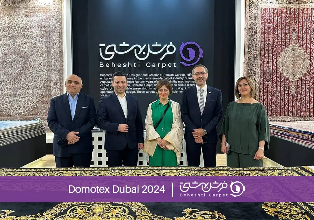 یک عکس بادگاری آقای بهشتی به همراه میهمانان عزیز